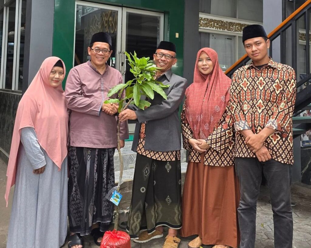 Abi Tatang Kerawuhan Kyai Agus Fauzan Pimpinan Pesantren Fajrul Amanah Bogor